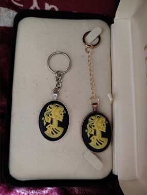 🖤💀🖤Gothic Skeleton Cameo Keychains – Handmade 🖤💀🖤Add a unique spooky touch